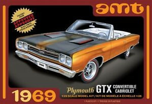 AMT 1137 1969 Plymouth GTX Convertible 2T (1/25) autó makett