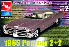 AMT 31928 1965 Pontiac 2 + 2 (1/25)