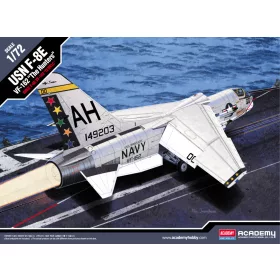 Academy_12521 USN F-8E VF-162 "The Hunters" (1/72)