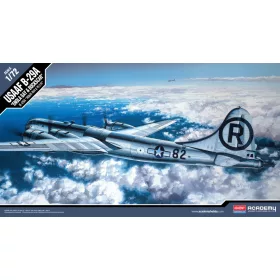 Academy_12528 B-29A "ENOLA GAY & BOCKSCAR" (1/72)