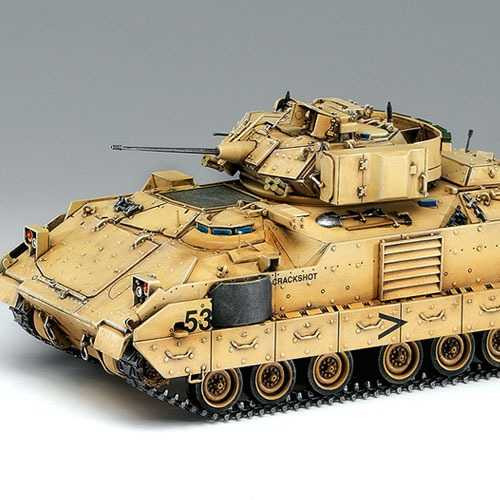 Academy_13205 M2A2 BRADLY OIF (1/35)