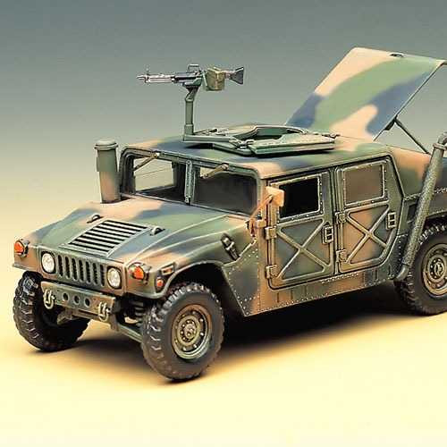 Academy_13241 M-1025 ARMORED CARRIER (1/35)