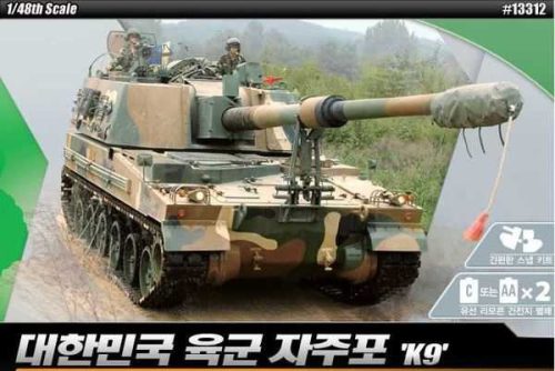 Academy_13312 K9 SELF-PROPELLED ARTILLERY (motorized) (1/48)