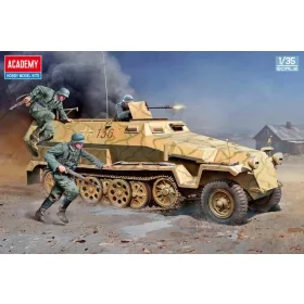   Academy 13540 German Sd.kfz. 251/1 Ausf. C 1/35 harcjármű makett