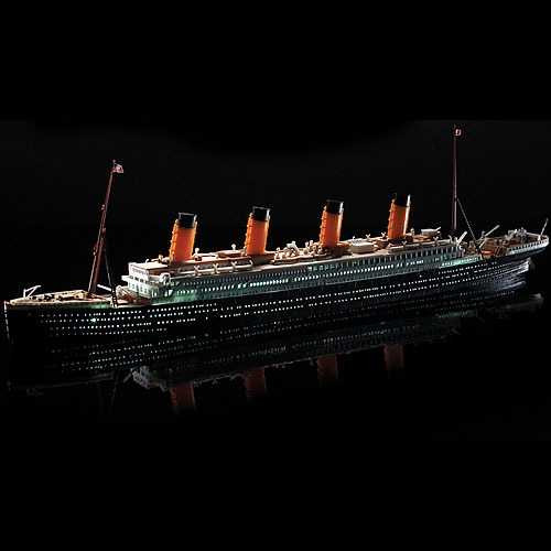 Academy_14220 R.M.S. TITANIC + LED SET MCP (1/700)