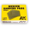 AK Interactive AK9017 Medium Sanding Pads 220 grit. 4units - Csiszolószivacs, 220-as / 4 db