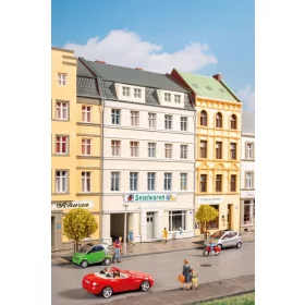   Auhagen 11482 Városi emeletes sorház - Schmidtstraße 28, játékbolt vagy szórakozóhely felirattal (H0)