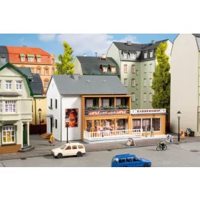   Auhagen 12356 Városi lakóház üzlethelyiségekkel - gyrosos és fordász (H0/TT)