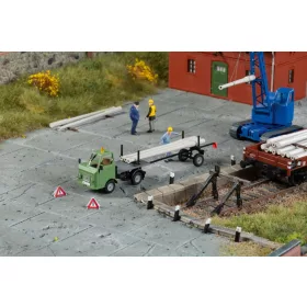   Auhagen 41677 Multicar M22 teherautó, villás utánfutóval (H0)