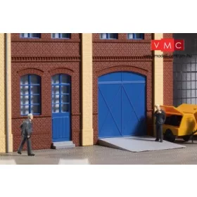 Auhagen 80255 Gyárkapuk és ajtók kék színben, lépcsőfokok és rámpák (H0)