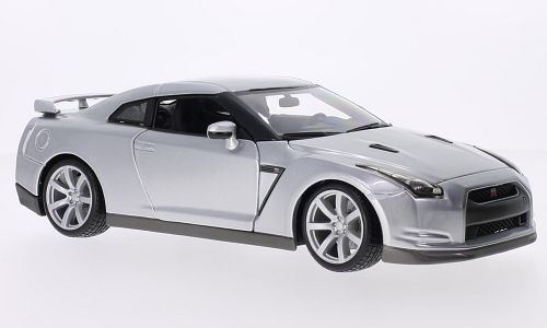 Bburago Nissan GT-R (R35) ezüst, 2009 (18-12079SILVER) (1:18)