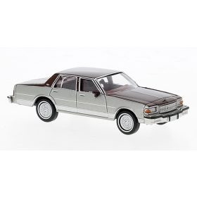 Brekina 19708 Chevrolet Caprice 1987, ezüst/piros (H0)