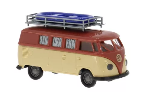 Brekina 31639 Volkswagen Transporter T1b Camper, tetőcsomagtartóval és gumicsónakkal (H0)
