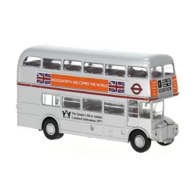   Brekina 61105 AEC Routemaster 1977 emeletes városi autóbusz, Silver Jubilee (H0)