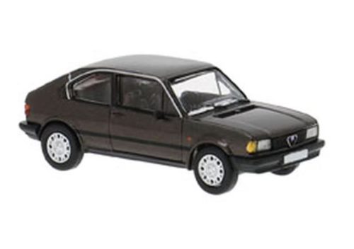Brekina PCX870710 Alfa Romeo Alfasud ti, sötétbarna (H0)