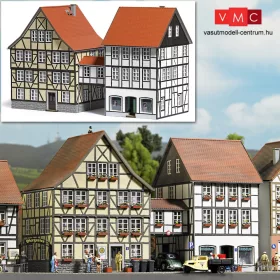 Busch 1538 Favázas emeletes városi lakóház fedett átjáróval, Buschheide - LC (H0)