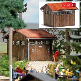 Busch 1586 Köztéri WC, valódi fából (H0)