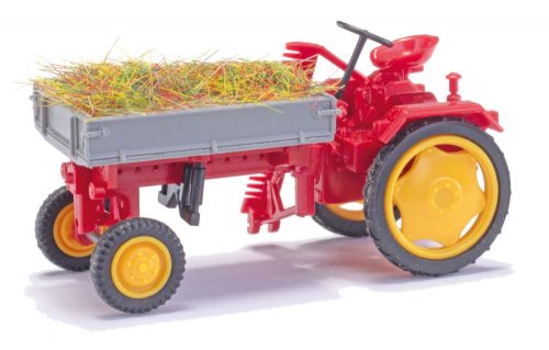Busch 210005002 RS09 traktor platóval és oldalvágóval, széna rakománnyal, piros (H0)