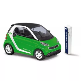   Busch 46225 Smart Fortwo Coupé, zöld - elektromos töltőoszloppal (H0)
