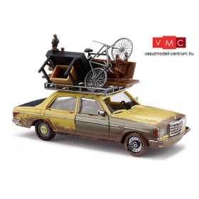 Busch 46858 Mercedes-Benz W 123 Limousine (1977), lomos (H0)