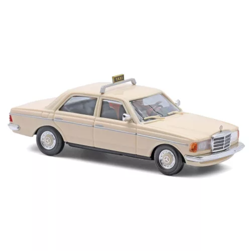 Busch 46876 Mercedes-Benz W123, Taxi, vezetőfigurával, 1977 (H0)
