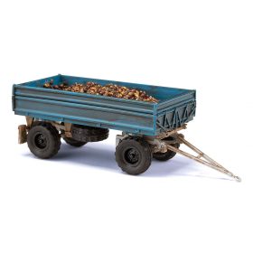   Busch 53017 IFA HW 60 platós pótkocsi magasítóval, oldalra billenthető, cukorrépa rakománnyal (H0)