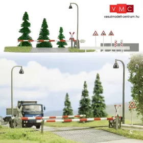 Busch 6040 Vasúti sorompós útátjáró, kiegészítőkkel és fenyőfákkal (H0)
