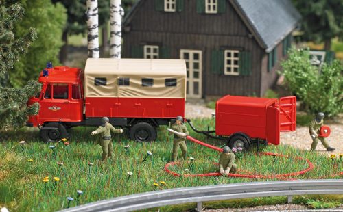 Busch 7960 Action-Set: NDK-s tűzoltók oltás közben (H0)