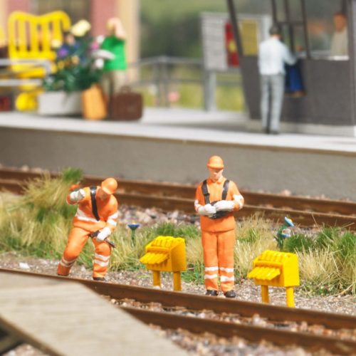 Busch 8874 Action-Set: Modern tolatásvezető és kocsirendező (TT)
