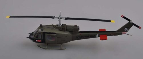 Easy Model 39316 Bell UH-1C Iroquois of the 12oth AHC, 3rd platoon, 1969 (1/48) helikopter modell