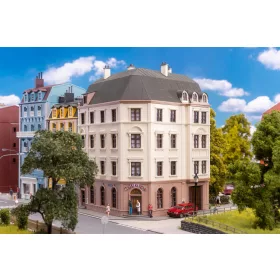   Faller 130148 Városi emeletes sarokház pizzériával - Solino (H0)