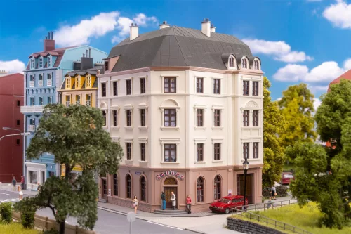 Faller 130148 Városi emeletes sarokház pizzériával - Solino (H0)