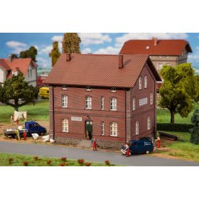 Faller 130196 Emeletes lakóház, vízvezeték-szerelő - M. Röhrig & Sohn (H0)