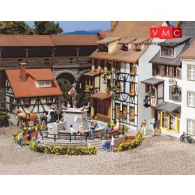 Faller 130232 Nagy szökőkút szoborral (H0)