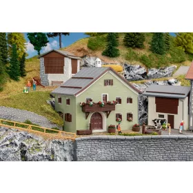 Faller 130623 Svájci emeletes lakóház, Engadin (H0)