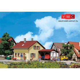 Faller 131358 Nyaraló fedett autóbeállóval (H0)
