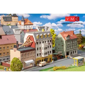   Faller 191748 Városi emeletes sorházak - Breitestrasse (H0)