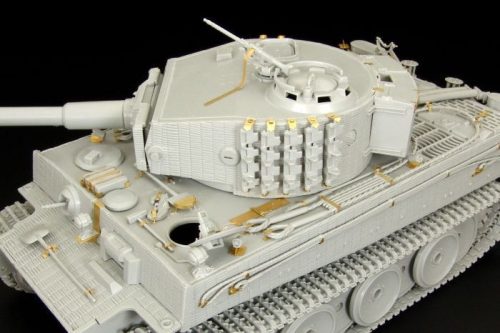 Hauler HLU35063 German Tiger I ausf. E - basic PE parts for Italeri (6471) kit 1/35 feljavító készlet