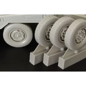   Hauler HLX48334 German Sd.Kfz 234 PUMA wheels resin wheels for Tamyia-Italeri kit 1/48 feljavító készlet