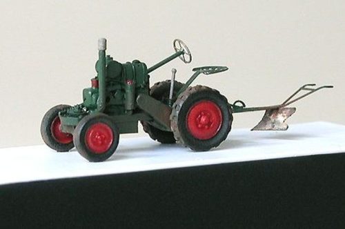 Hauler HTT120057 Tractor Svoboda ekével, 1937 resin kit 1/120 traktor makett