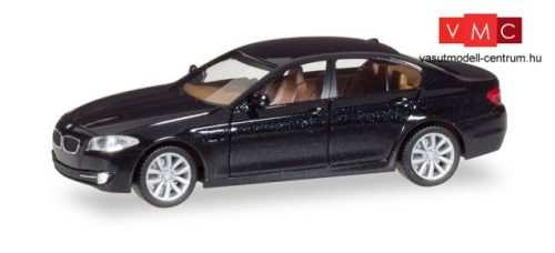 Herpa 034371-002 BMW 5-ös Limousine 2010, metál színben - fekete (H0)
