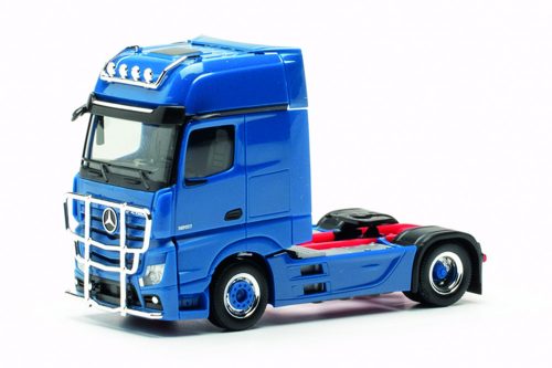 Herpa 311533-005 Mercedes-Benz Actros Gigaspace gallytörő rács és felső lámpasor - kék (H0