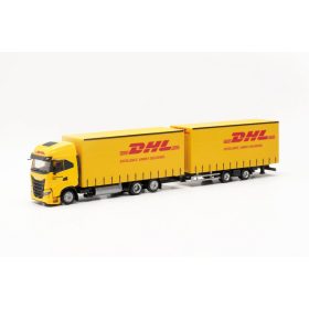   Herpa 315890 Iveco S-Way ponyvás teherautó, tandem-pótkocsival - DHL (H0)