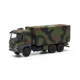   Herpa 746991-002 Mercedes-Benz Arocs 6x6 onyvás katonai teherautó, álcafestéssel - BW (H0)