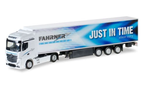 Herpa 922777 Mercedes-Benz Actros Bigspace nyergesvontató, dobozos félpótkocsival - Fahrner 