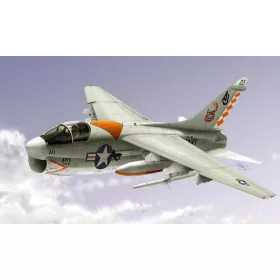   HobbyBoss 80345 LTV A-7E Corsair II repülőgép makett (1/48)