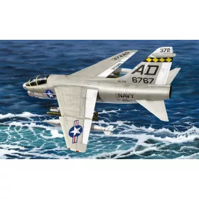   HobbyBoss 80346 LTV TA-7C Corsair II repülőgép makett (1/48)