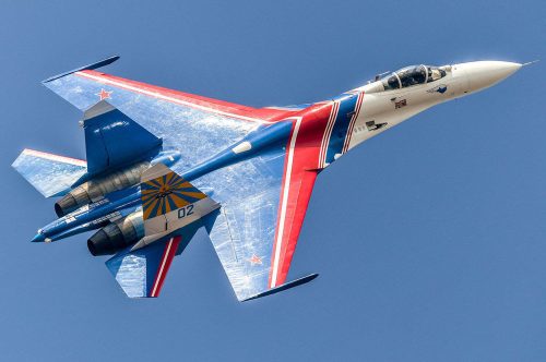 HobbyBoss 81776 Su-27 Flanker B - Russian Knights Aerobatic Team repülőgép makett (1/48)