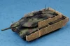 HobbyBoss 82458 Leopard 2A6M CAN harcjármű makett (1/35)