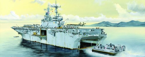 HobbyBoss 83403 USS Essex LHD-2 Hajó makett (1/700)